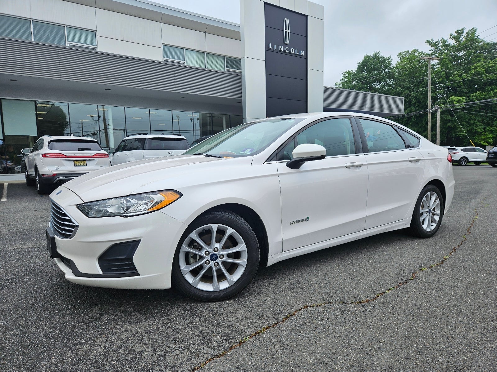 2019 Ford Fusion SE's photo
