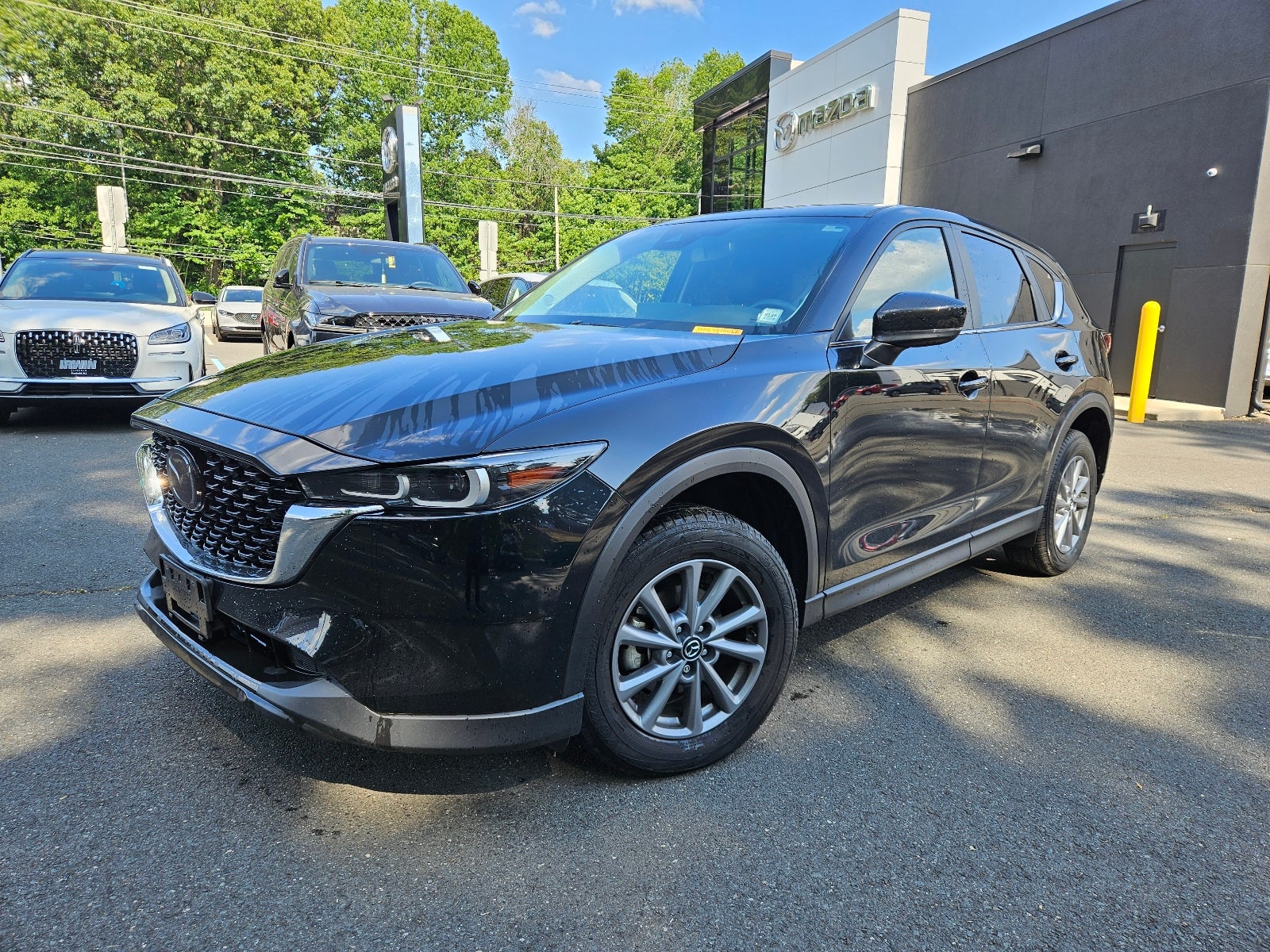 2023 Mazda CX-5 S Preferred package Auto AWD's photo