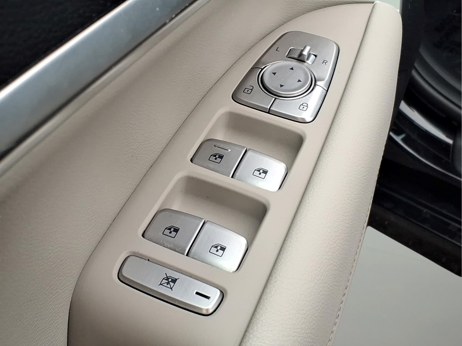 2022 Genesis G70 2.0T