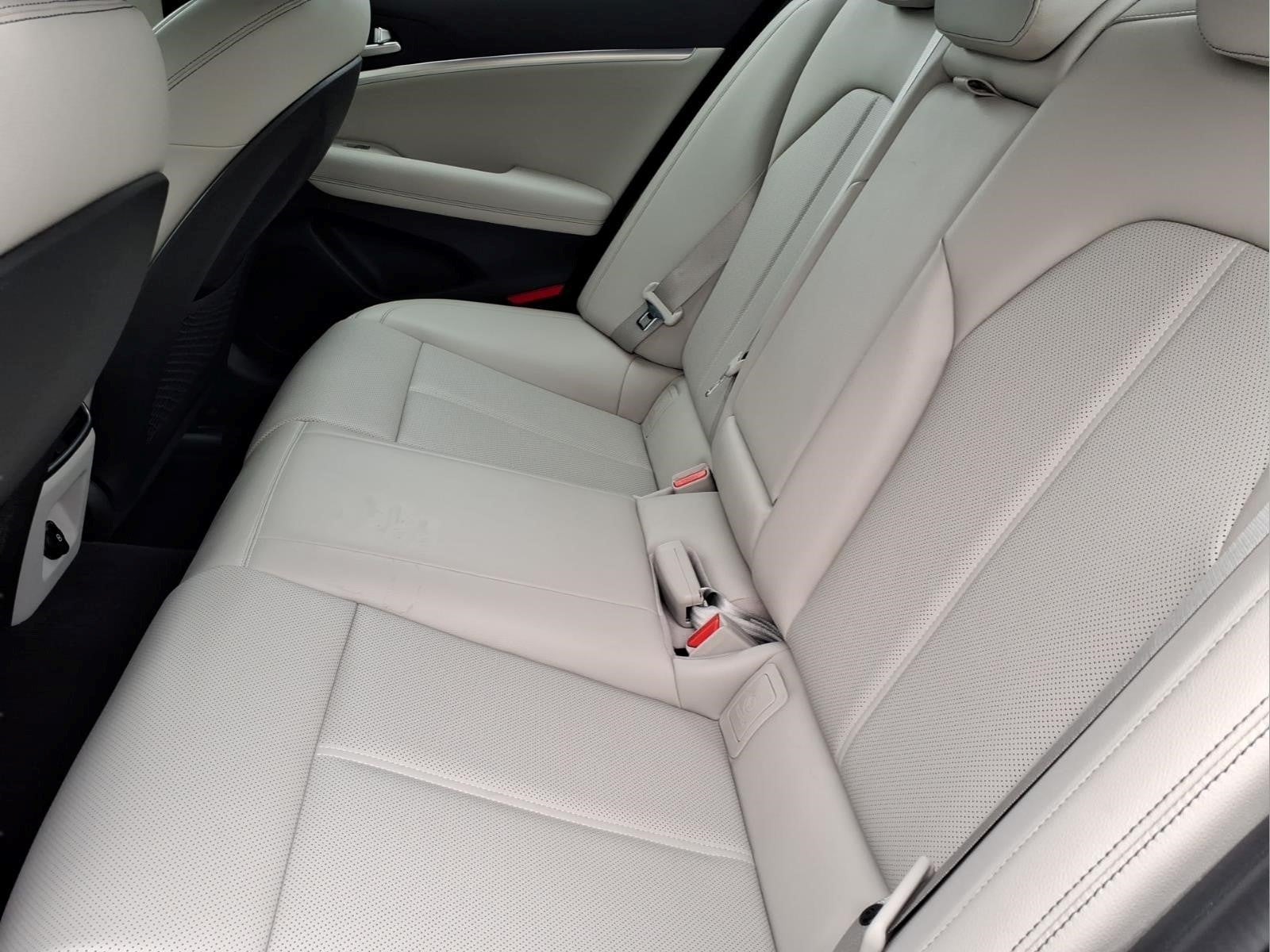 2022 Genesis G70 2.0T